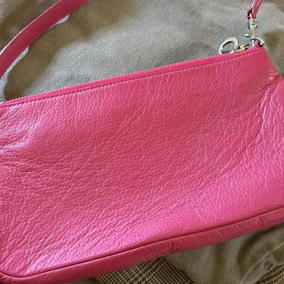 Vintage Etienne Aigner Small Leather Handbag! Gorgeous! Fuschia Pink Leather. - Picture 3 of 8